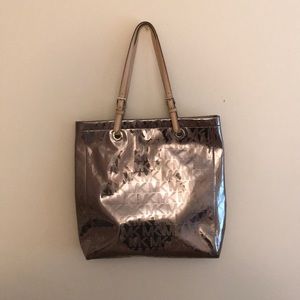 MICHEAL KORS silver metallic-purse tote